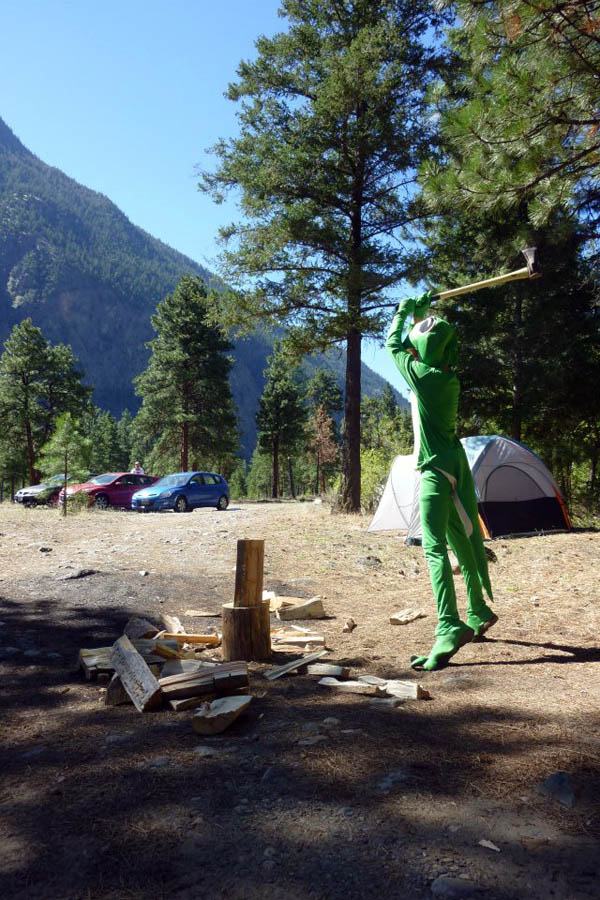 Gecko woodsplitting at Legendary Annual Summer Camping Trip v6